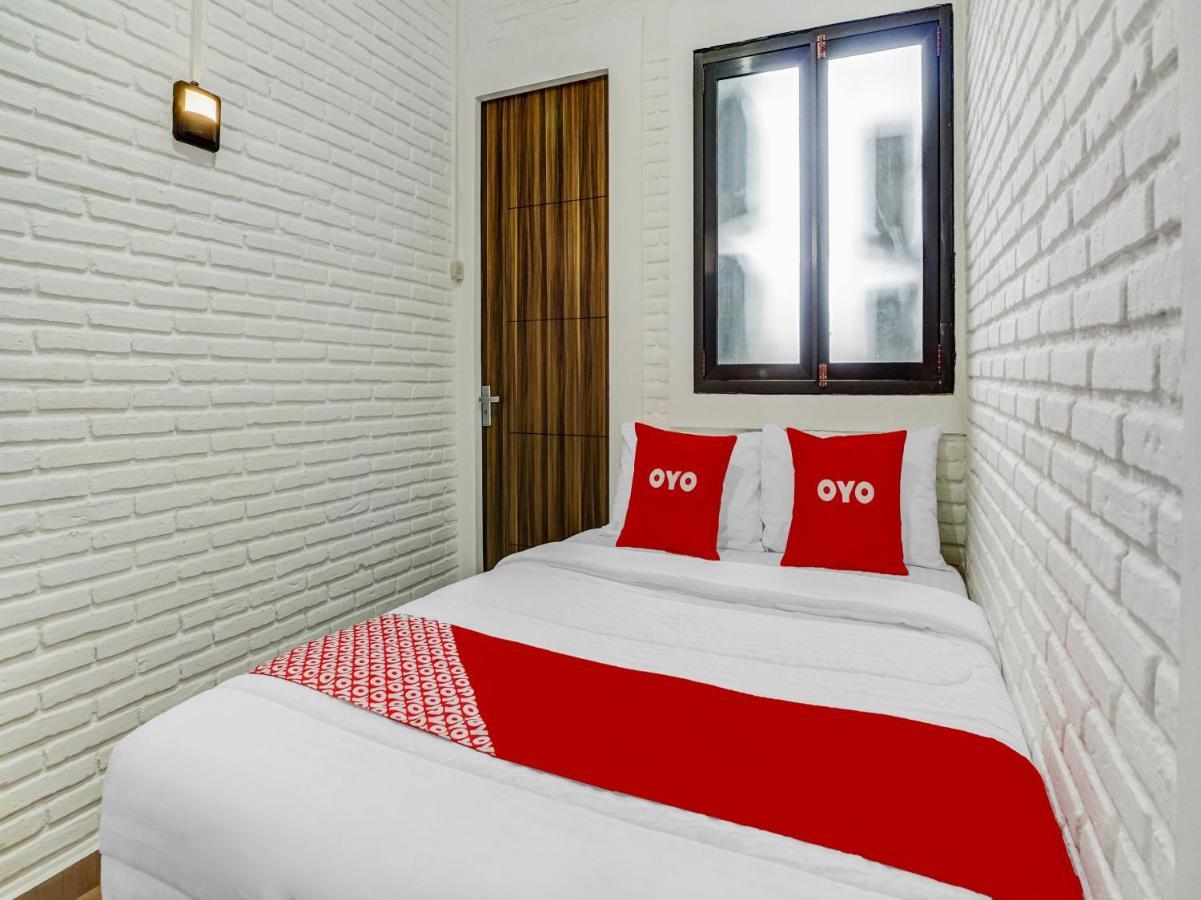 Super Oyo 90828 Ara Guest House Batu  Exteriér fotografie