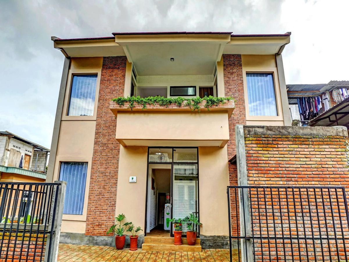 Super Oyo 90828 Ara Guest House Batu  Exteriér fotografie