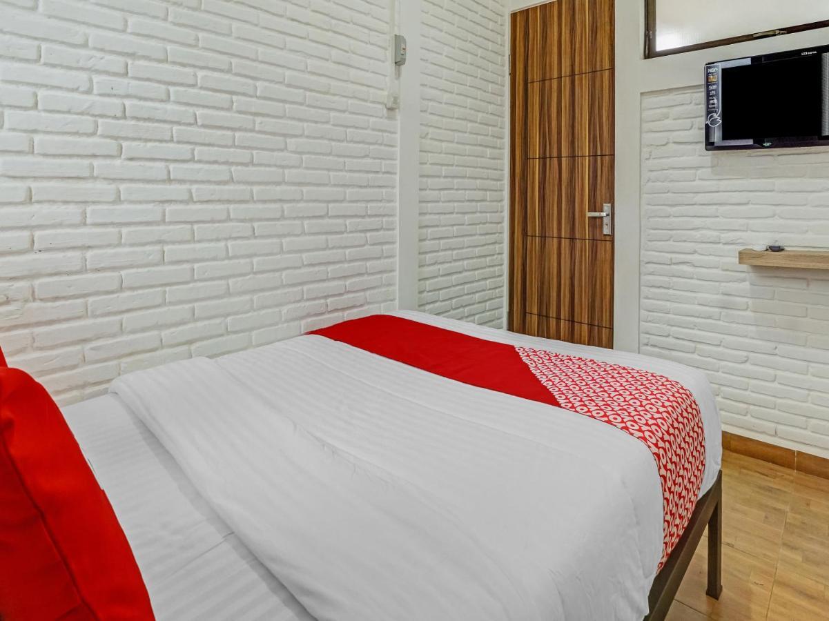 Super Oyo 90828 Ara Guest House Batu  Exteriér fotografie