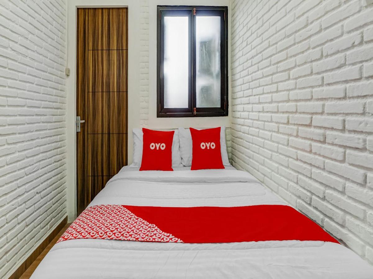 Super Oyo 90828 Ara Guest House Batu  Exteriér fotografie