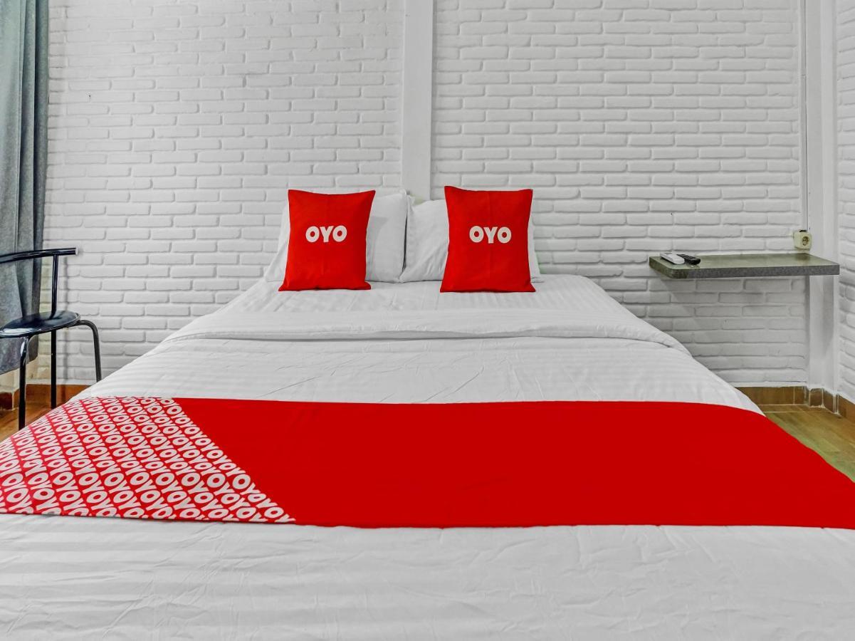 Super Oyo 90828 Ara Guest House Batu  Exteriér fotografie